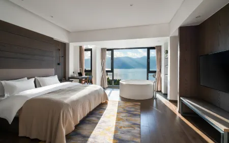 Tranquil Haven: Blossoms and Full Moon with Mountain and Sea Views Guesthouse (Dali Shuanglang) Отели рядом с достопримечательностью «Daoyibang Fishing Village»