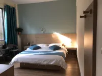 Fuyuan Shijia Hotel (Zhuyuan Town)