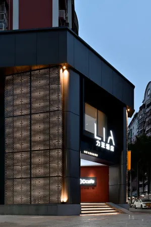 LIA Hotel (Shenzhen Qianhai Baoan Center Fanshen Subway Station) Отели рядом с достопримечательностью «Спортивный центр Боань-поле для плавания»