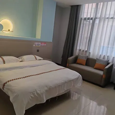 Funing Huayue Theme Hotel