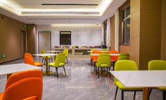 Elong ME Hotel (Yangjiang Transportation Hub Jinshan Road)