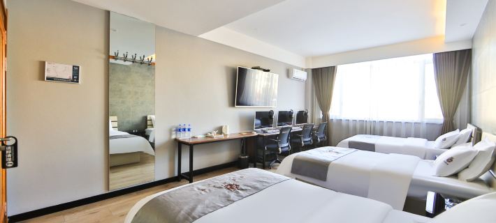 Charles Hotel (Yanji Korean Folk Park Dinosaur Kingdom Branch) Hotels in Yanji