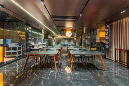 Jiangan · Jinghua Park (Chaozhou Jinshan Bridge Wetland Park) Отели рядом с достопримечательностью «Biefeng Temple»