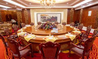 Baicheng Hexiang Hotel (Civic Plaza Haiming East Road Pedestrian Street Store)