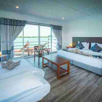 WB Shun Shun Water Bungalows Rooms