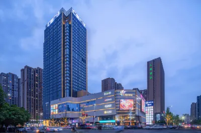 Hui Yue Hotel (Hui Rong Plaza, Chengdu Phoenix Mountain Sports Park) Hotels near Huanghua Commercial Street