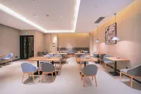 Home Inn (Kashgar Ancient City Food Street, Int’l Convention & Exhibition Center, Wanda Plaza) - บริการรถรับส่ง