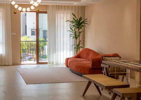 According to the sea pick up light | luxury in quality, cream tone log wind Art holiday villa Отели рядом с достопримечательностью «Xiamen University - Jiahe College»