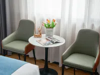Pearl Hotel (Zhuhai Gongbei Port Couples Middle Road Branch) Hotels near Gongbei Port