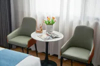 Pearl Hotel (Zhuhai Gongbei Port Couples Middle Road Branch) Hotel di 