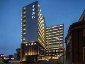 Ji Hotel (Shanghai Daning International Commercial District Shibei High-tech Park)
