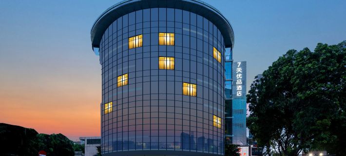 7 Days Premium Hotel (Guomao Huiyicheng Shopping center store) 東莞のホテル