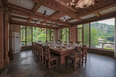 Baizhang Fengqing Villa Отели рядом с достопримечательностью «Qianzhang Canyon»