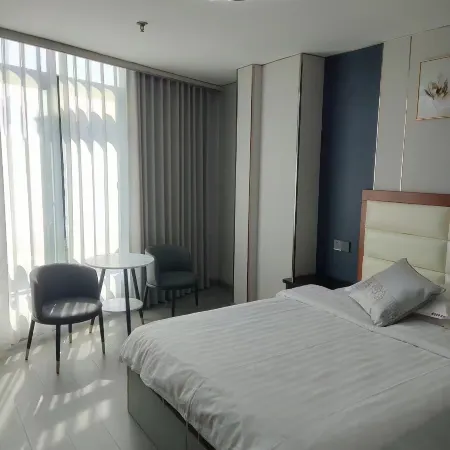 Deqing Hongyun Business Hotel (West Railway Station)