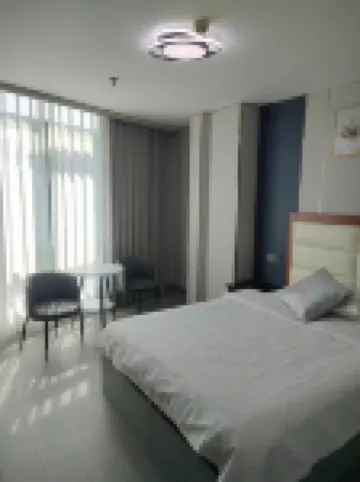 Deqing Hongyun Business Hotel (West Railway Station)