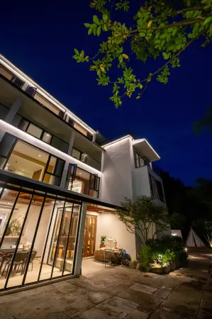 Ruoyun Bapin Hostel Отели рядом с достопримечательностью «Tangkeng Scenic Resort»