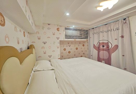 Polar Bear Slide Apartment 내부