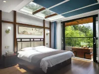 Mingjing Mountain House on the halfway of Hengshan Mountain Hotels near Zhurong Peak