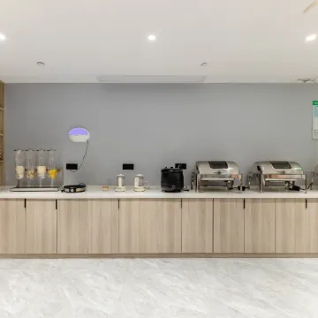 Homeinn Superior Cloud Hotel (Anqing Huaining County Wanhe Road Gaobin Building)