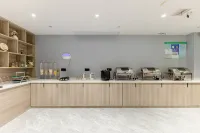 Homeinn Superior Cloud Hotel (Anqing Huaining County Wanhe Road Gaobin Building) Hotel di Huaining