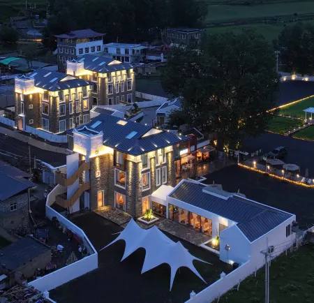 XinDuQiao YouRanMuYun Design Hotel Отели рядом с достопримечательностью «Miles Corridor»