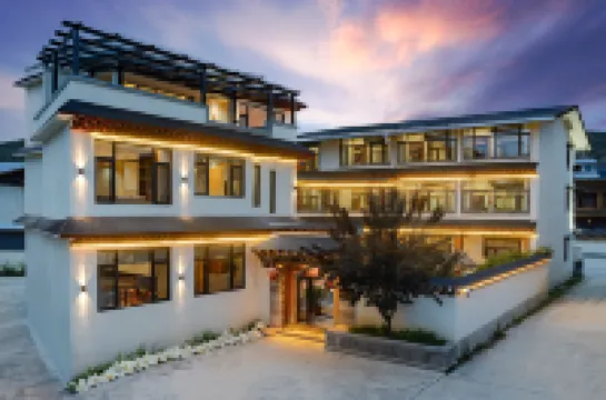 香格里拉曲登乃倉·供氧民宿 鄰近松贊林景區的酒店