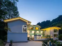 Forest Stream Gully Homestay Hotels near Bifengxia Wildlife Park