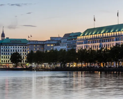 Fairmont Hotel Vier Jahreszeiten Hotels near Horn
