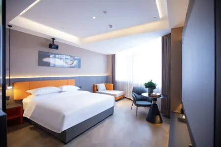 Jingyue Hotel International (Shihezi University North District) Отели рядом с достопримечательностью «Shihezi University - South District»