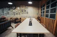 De Cafe & Rest House