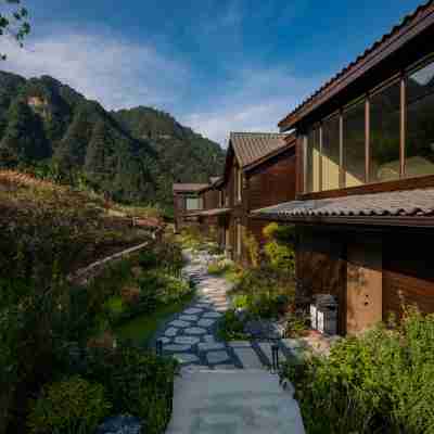 Trip.com Group Country Retreats (Zhang Jiajie Manson Joint Resort) Hotel Exterior