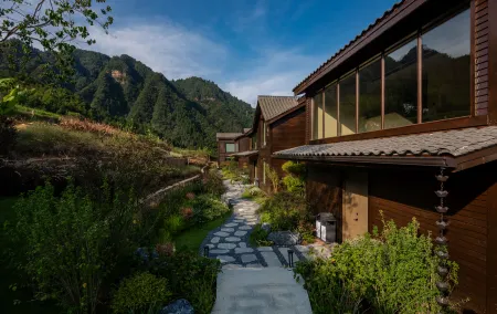 Trip.com Group Country Retreats (Zhang Jiajie Manson Joint Resort） Отели рядом с достопримечательностью «China-South Korea Friendship Pavilion»