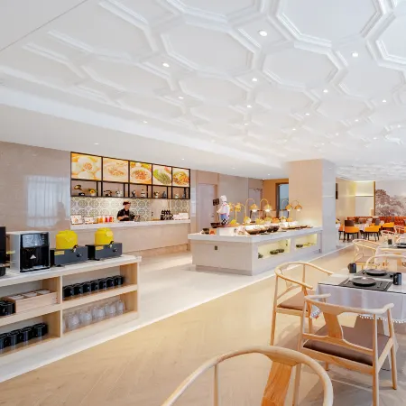Vienna International Hotel (Shaoguan High-speed Railway Station Square Branch)