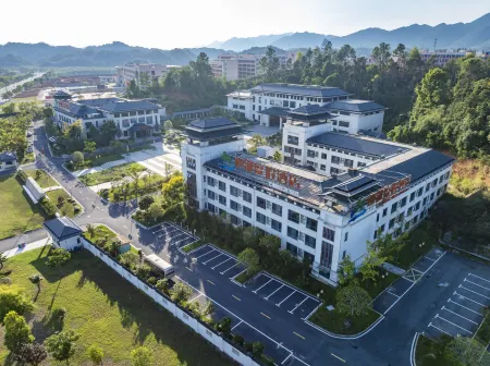 Wuning Yinghu Resort Отели в г. Унин