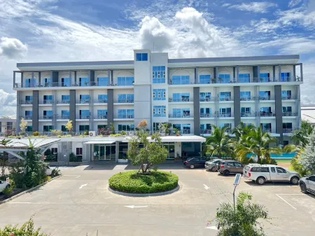 Grand PA Hotel&Resort Lamphun Chiang Mai Отели рядом с достопримечательностью «Sun Watthanatham Changwat Lamphun Rongrian Suan Bun Yo Patham»