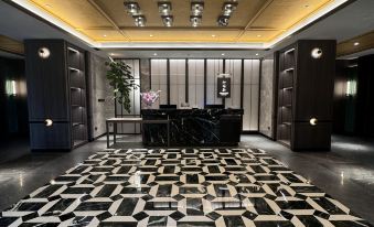 Cheery Dragon Hotel Weihai Jiuzi holds