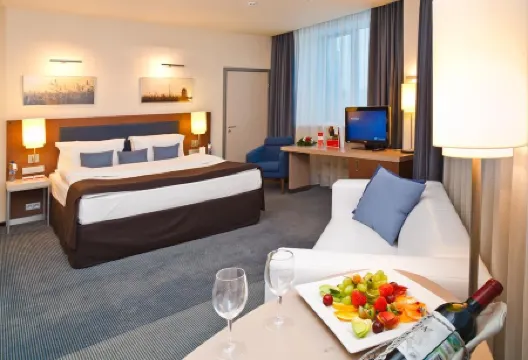 Ramada By Wyndham Yekaterinburg Hotel & Spa (Рамада Екатеринбург) Отели рядом с Аэропорт Кольцово