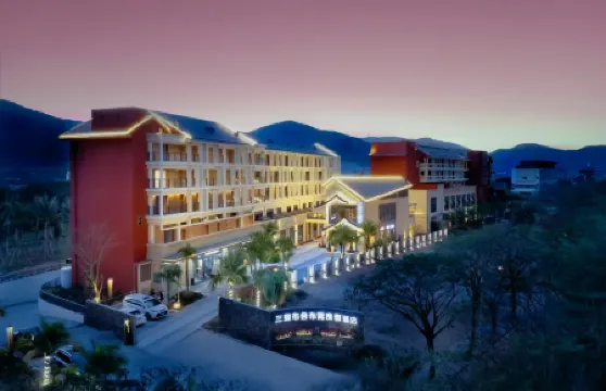 Sanya Bushbushli Resort (Yalong Bay Tropical Paradise Forest Park Branch) Отели рядом с достопримечательностью «Baodao Luobei Aquarium»