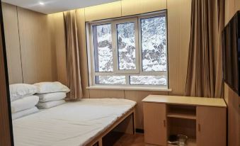 Chengcheng Hotel (Snow Town Erlanghe Scenic Area Branch)