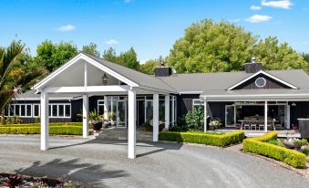 Woodhouse Mountain Lodge