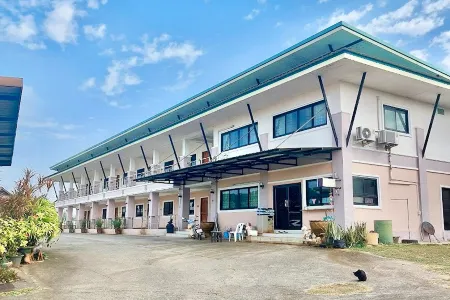 Songsak Phayao Отели рядом с достопримечательностью «Wat Si Khom Kham, Phayao Lake Town»