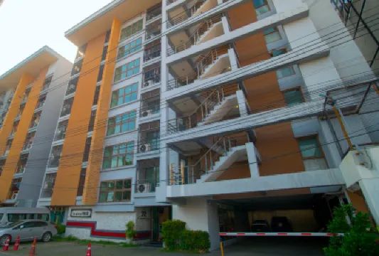 バーン モークメーク Kesinee Housing周辺のホテル