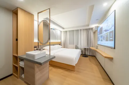 S Yayue Hotel (Chengshi Square) Отели рядом с достопримечательностью «Guangdong Construction Vocational and Technical College (Qingyuan Campus)»