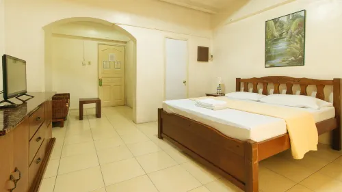 Casa Micarosa Hotel and Residences by RedDoorz - 1-Star
