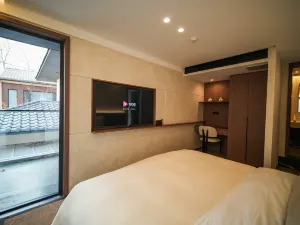 COURTYARD HOTEL