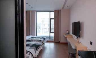 Jinghu Cloud Homestay (Sayram Lake Visitor Center)
