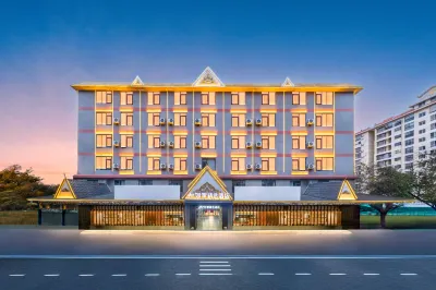 Homeinn Plus Hotel (Xishuangbanna Jinghong Peacock Lake Tropical Flower Garden) Hôtels à : Jinghong
