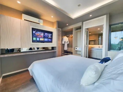 ห้องสวีทแบบ 2 ห้องนอน พร้อมวิวสวนและห้องครัว