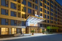 Urba S Hotel (Xi'an Xianyang International Airport Branch) Hotels near Xianyang Indoor Stadium