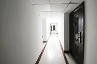 悅享民宿（濟南路中學萊西王府井購物中心店） - 停車場